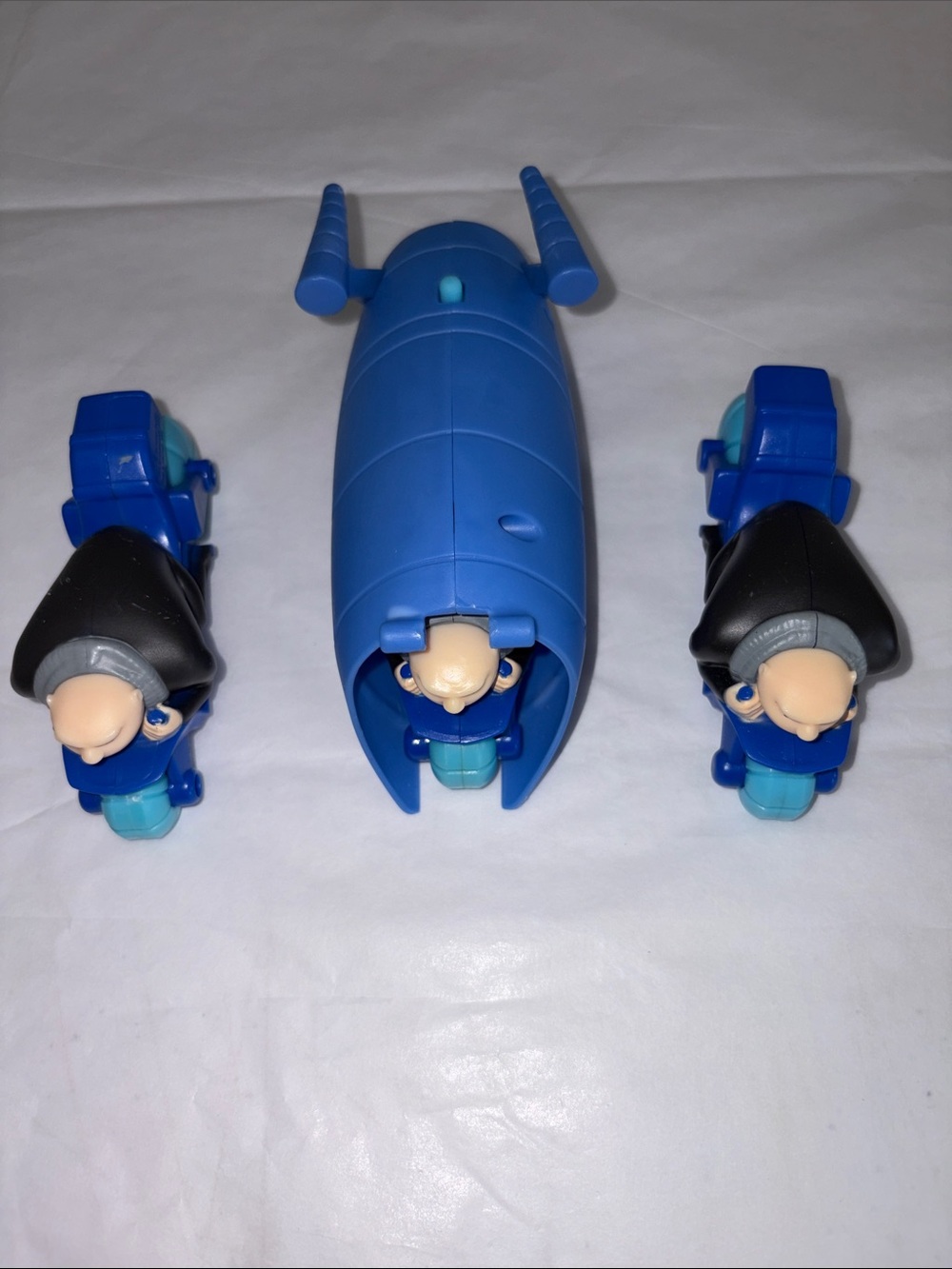 McDonald’s Universal Yellow & Blue Minion Character Figure Set - Picture 3 of 14